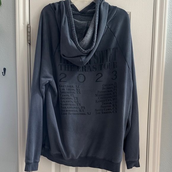 Taylor Swift The Eras Tour 2023 Oversized Navy Washed Blue Hoodie Women’s Large - Picture 4 of 7